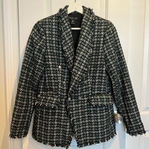 Beautiful blazer barely used.
